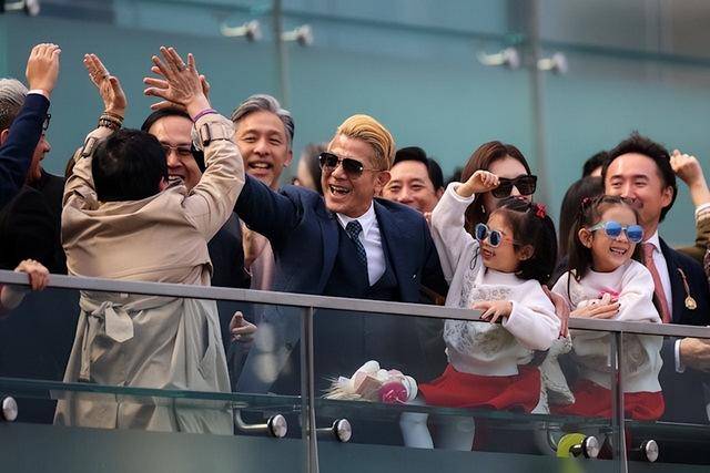 93歲胡楓探班郭富城<strong></p>
<p>栽培
</strong>，天王攜妻感謝修哥，并感謝娘家TVB栽培:栽培
